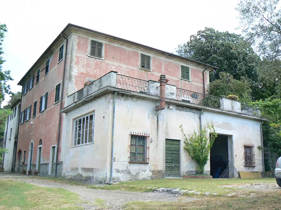 Immagine 5 di Villa in vendita  a Sarzana