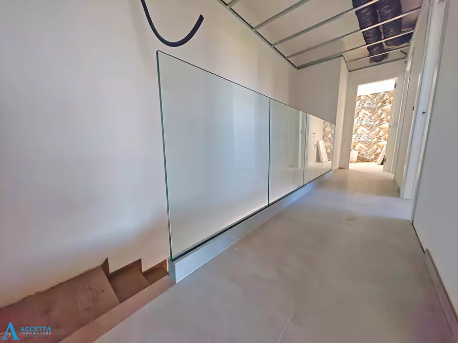 Immagine 12 di Villa in vendita  in Via Azalee a Taranto