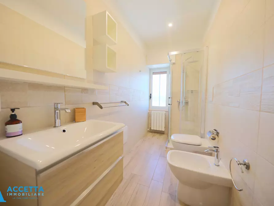 Immagine 11 di Trilocale in vendita  in Via Gattucci 13 a Taranto