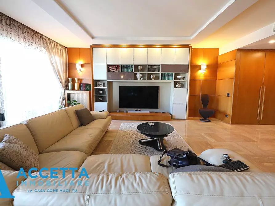 Immagine 5 di Quadrilocale in vendita  in Piazza Giovanni XXIII 13 a Taranto