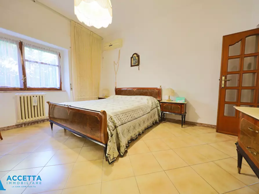 Immagine 14 di Quadrilocale in vendita  in Via della Croce 2 a Taranto