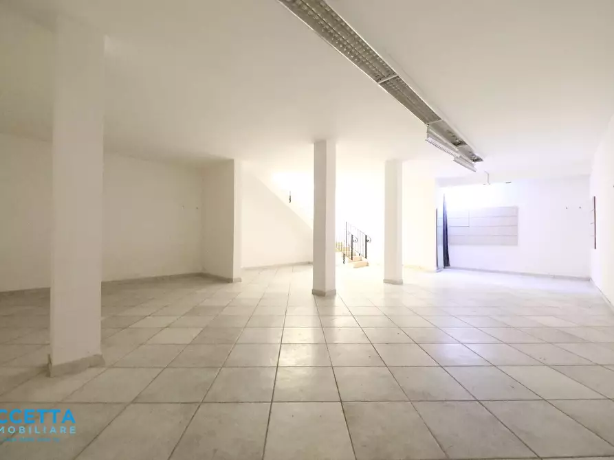 Immagine 11 di Locale commerciale in vendita  in Corso Vittorio Emanuele II 196 a Taranto