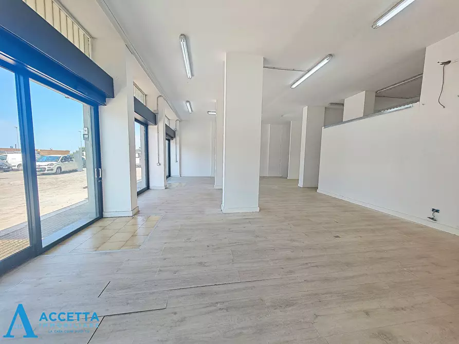 Immagine 5 di Locale commerciale in affitto  in Via Carlo Magno 20 a Taranto