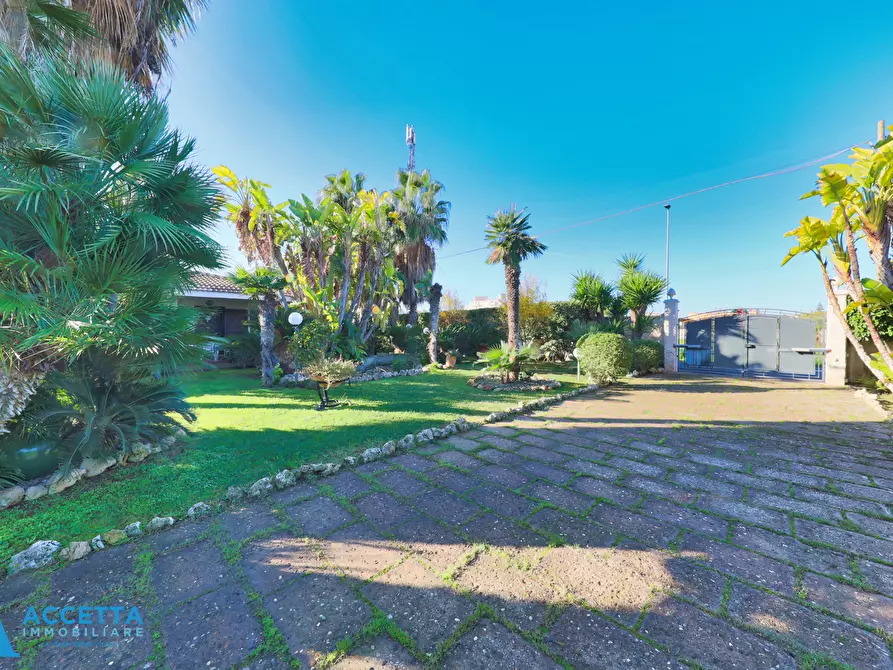 Immagine 17 di Villa in vendita  in Via Trascine 1 a Taranto