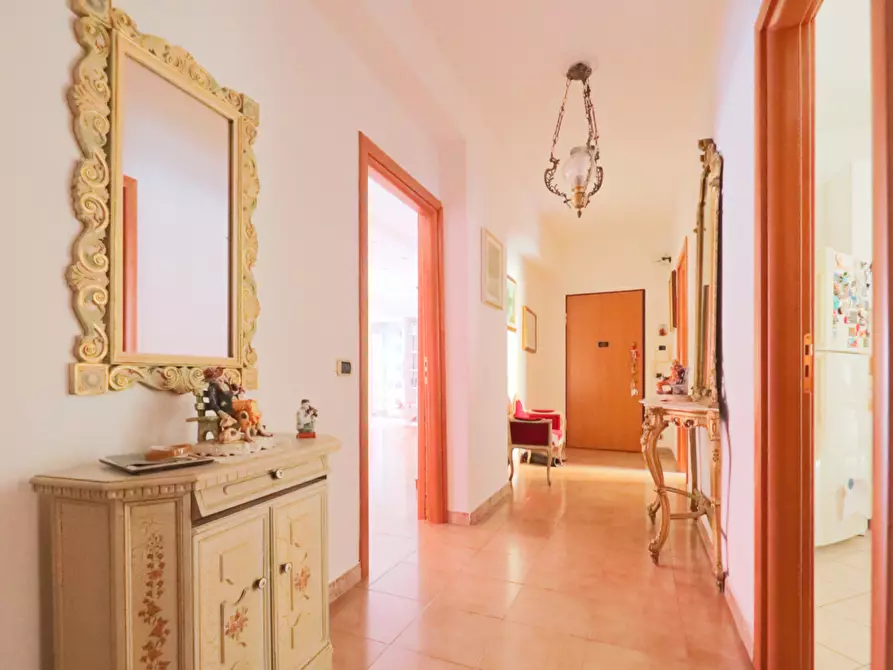 Immagine 15 di Trilocale in vendita  in Via Lupoli 1 a Taranto