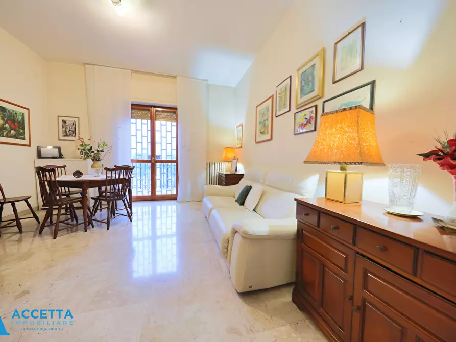 Immagine 10 di Trilocale in vendita  in Viale Magna Grecia 104 a Taranto