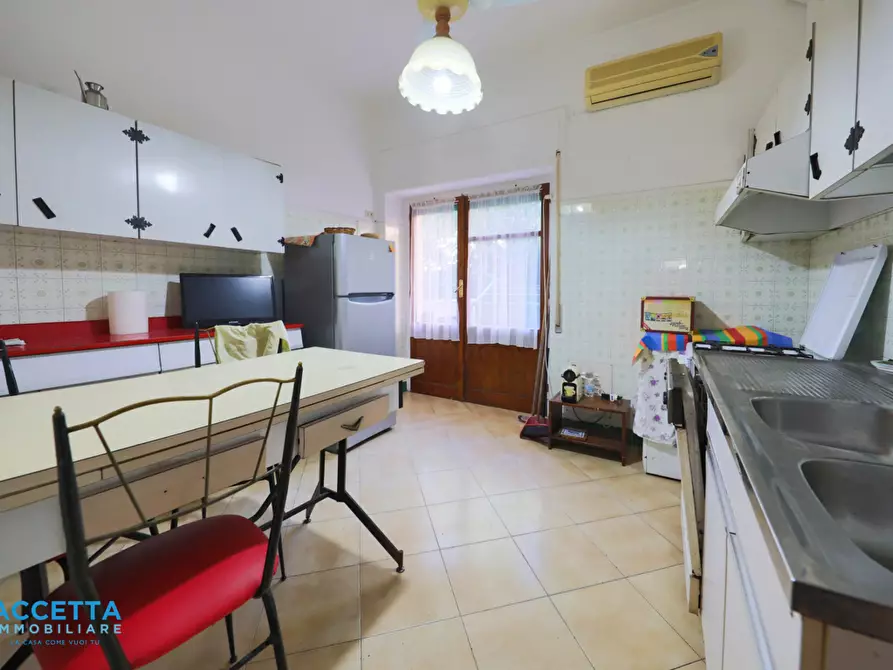 Immagine 19 di Quadrilocale in vendita  in Via della Croce 2 a Taranto