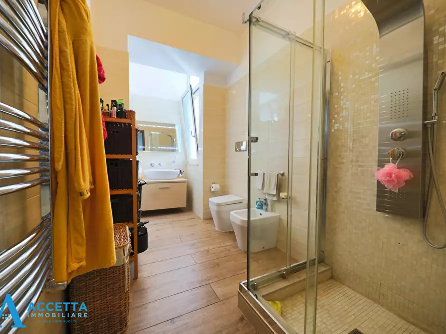 Immagine 21 di Trilocale in vendita  in Corso Italia 370 a Taranto