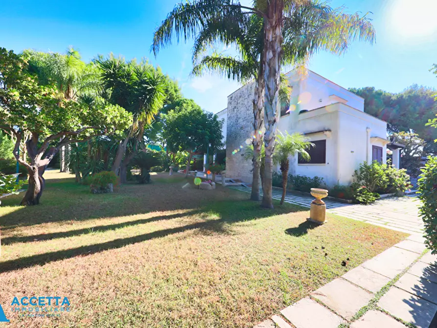 Immagine 29 di Villa in vendita  in Via Girasoli 292 a Taranto