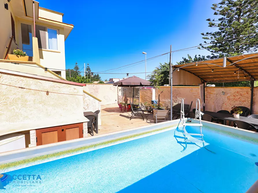 Immagine 4 di Villa in vendita  in Via Fior di Eucalipto 26 a Taranto