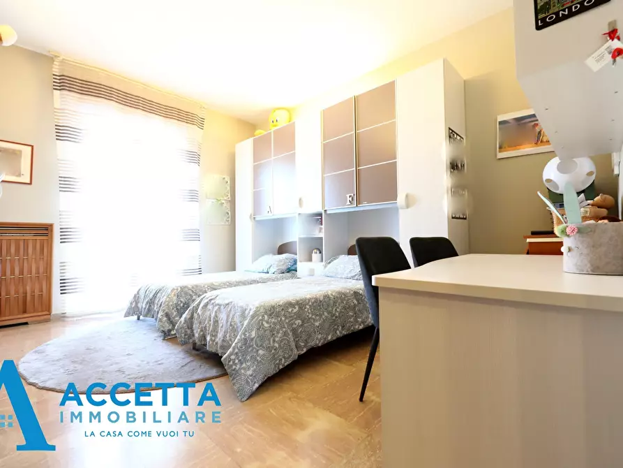 Immagine 17 di Quadrilocale in vendita  in Piazza Giovanni XXIII 13 a Taranto