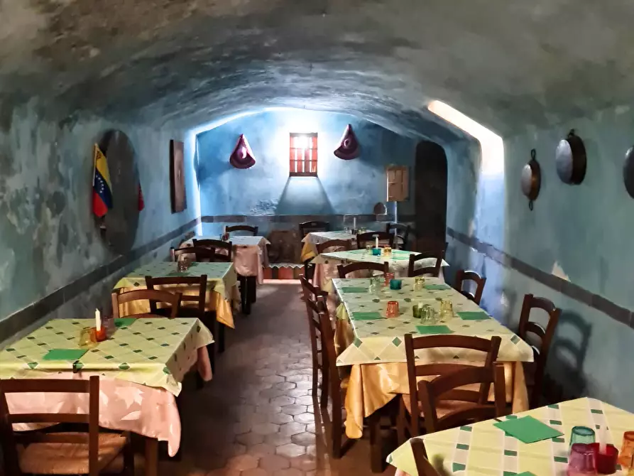 Immagine 5 di Locale commerciale in vendita  in Via fra Giovanni da Salerno 7 a Salerno