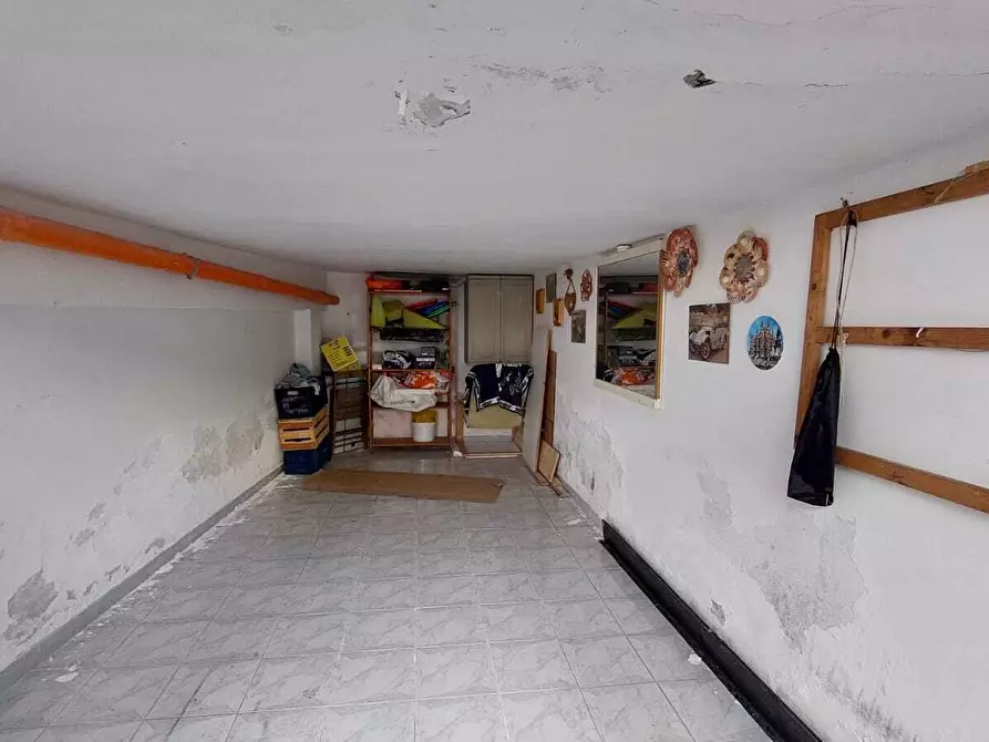 Immagine 2 di Garage in vendita  in Via Picenza 20 a Salerno