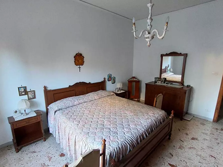 Immagine 15 di Pentalocale in vendita  in Via Medaglie D'Oro 388 a Salerno