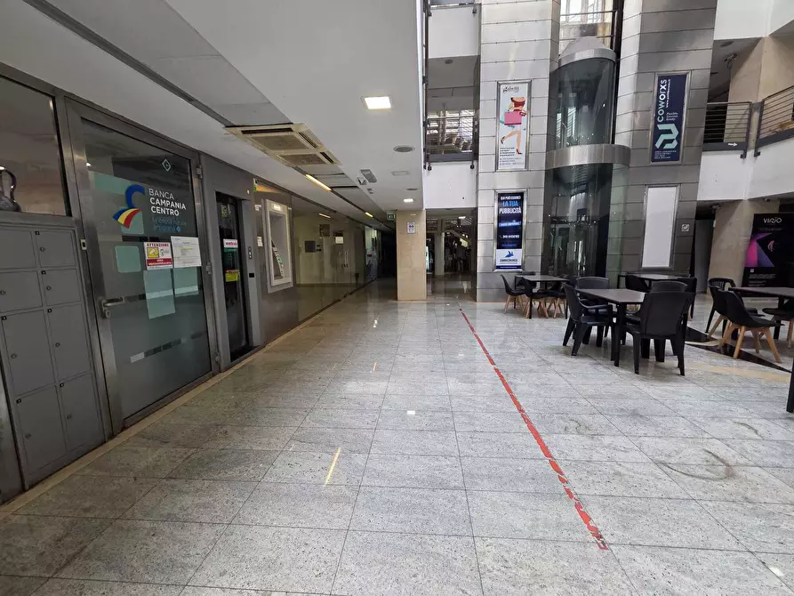 Immagine 9 di Locale commerciale in vendita  in Corso Vittorio Emanuele a Salerno