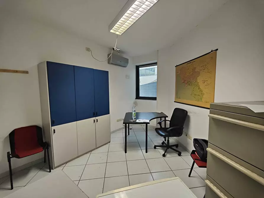 Immagine 9 di Ufficio in vendita  in Via San Leonardo 52 a Salerno