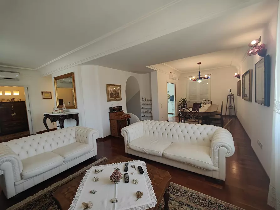 Immagine 19 di Villa in vendita  in Via Casa rocco giovi 11 A a Salerno