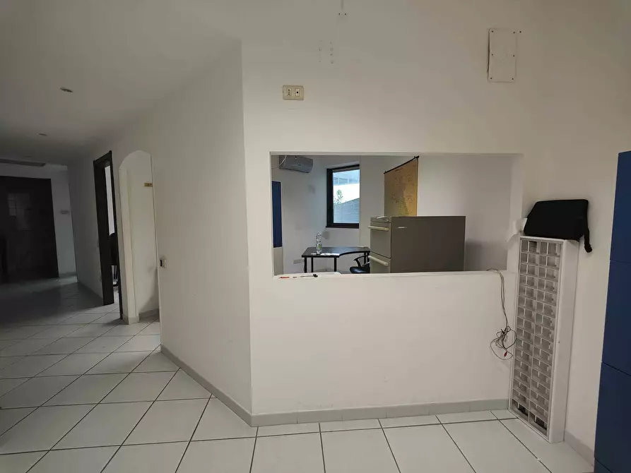 Immagine 12 di Ufficio in vendita  in Via San Leonardo 52 a Salerno