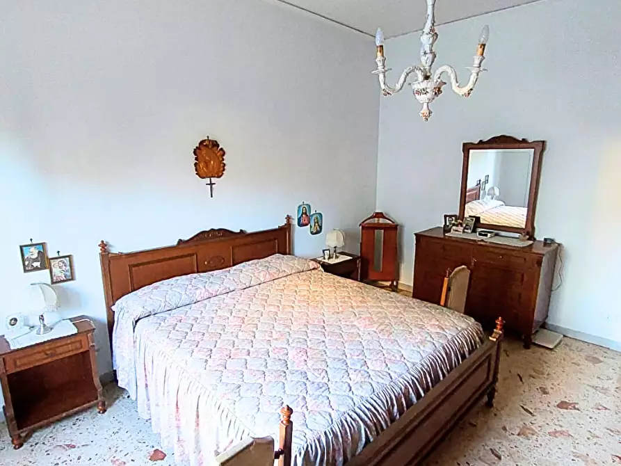 Immagine 19 di Pentalocale in vendita  in Via Medaglie D'Oro 388 a Salerno