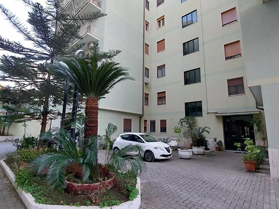 Immagine 1 di Pentalocale in vendita  in Via Medaglie D'Oro 388 a Salerno