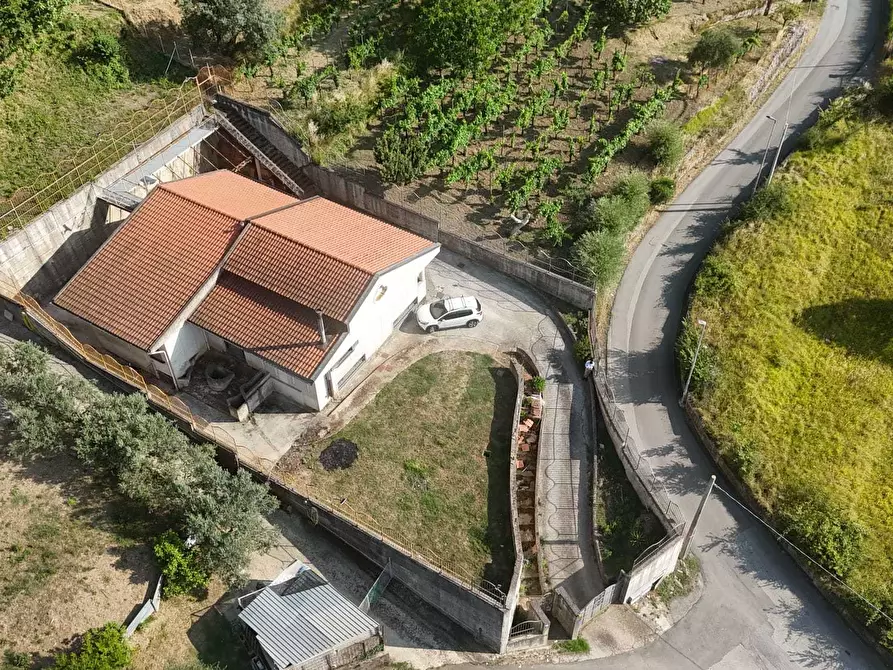 Immagine 5 di Villa in vendita  in Via Casa rocco giovi 11 A a Salerno