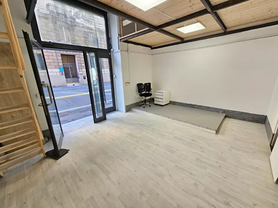 Immagine 2 di Locale commerciale in vendita  in Via Giovanni Tommaso Invrea 46 a Genova