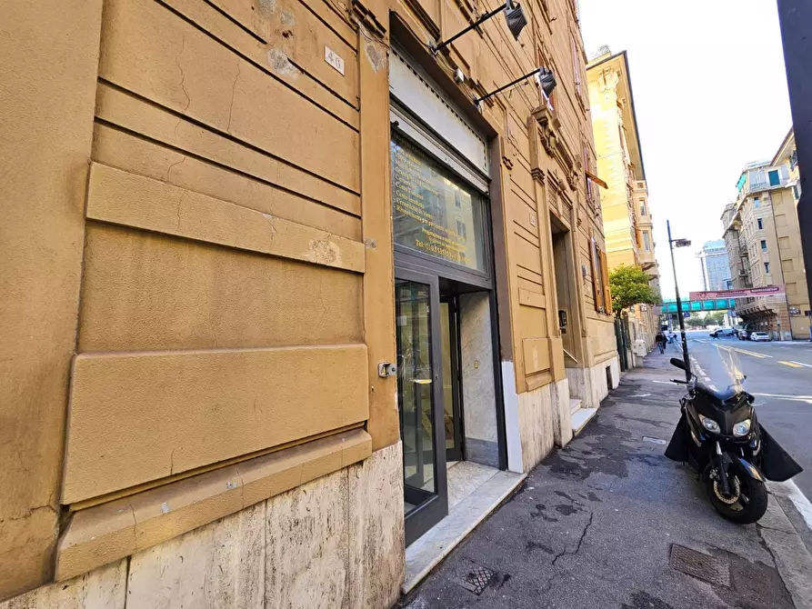 Immagine 19 di Locale commerciale in vendita  in Via Giovanni Tommaso Invrea 46 a Genova