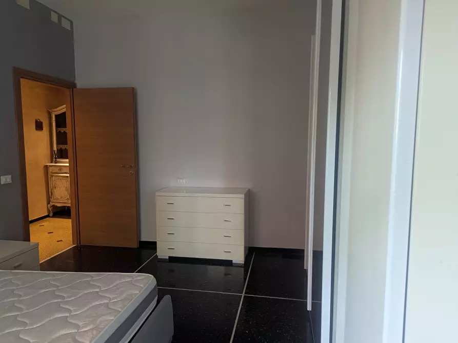 Immagine 11 di Bilocale in vendita  in Salita Brasile 13 a Genova