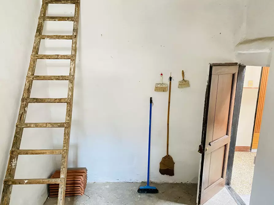 Immagine 36 di Trilocale in vendita  in Via Martiri della Libertà 6 a Campomorone