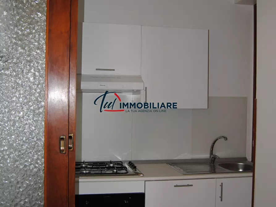 Immagine 6 di Pentalocale in vendita  in Viale Cassa di Risparmio 37 a Livorno