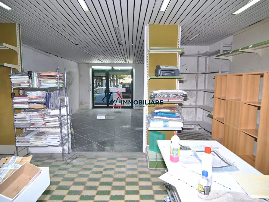 Immagine 14 di Locale commerciale in vendita  in Via del Pettine 5 a Livorno
