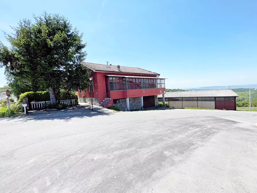 Immagine 3 di Casa indipendente in vendita  in SP32 3 a Serravalle Langhe