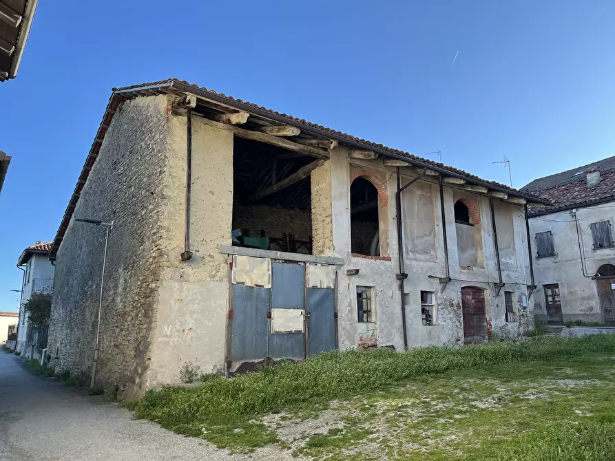 Immagine 2 di Rustico / casale in vendita  in Via Belvedere 4 a Serravalle Langhe