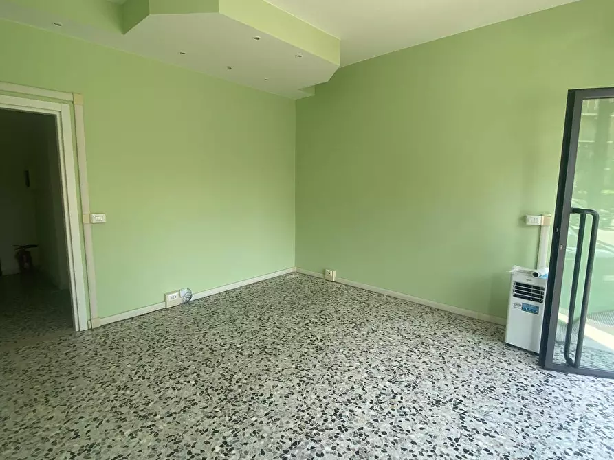 Immagine 3 di Locale commerciale in affitto  in Via Volturno 14 b a Parma