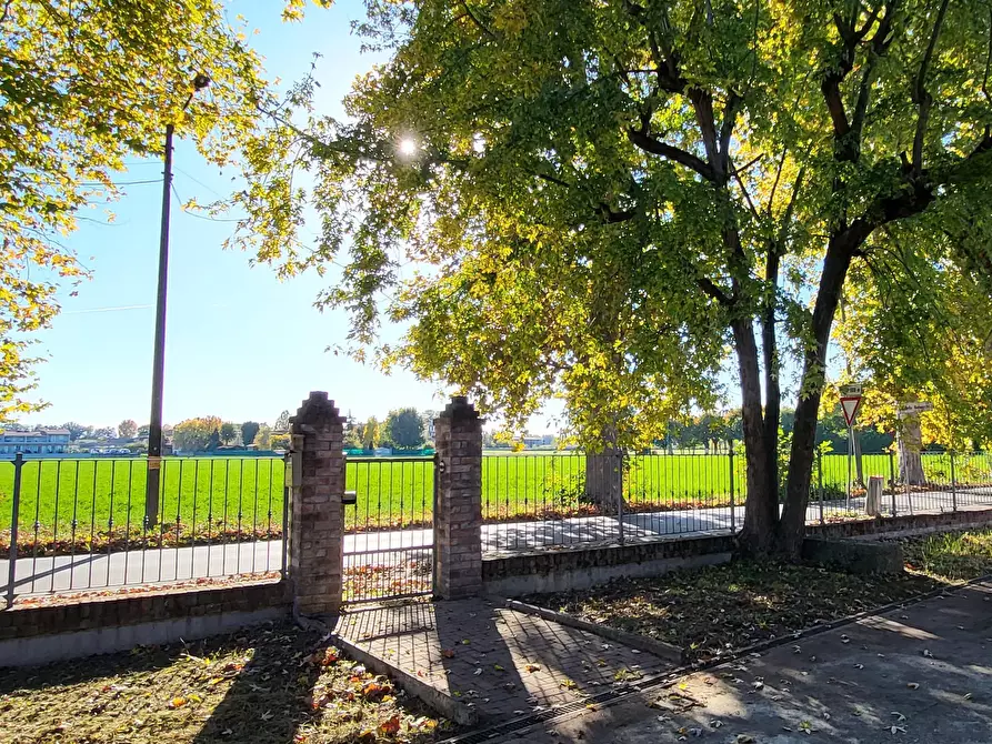 Immagine 12 di Villa in vendita  in Strada Cornazzano 3 a Sissa Trecasali