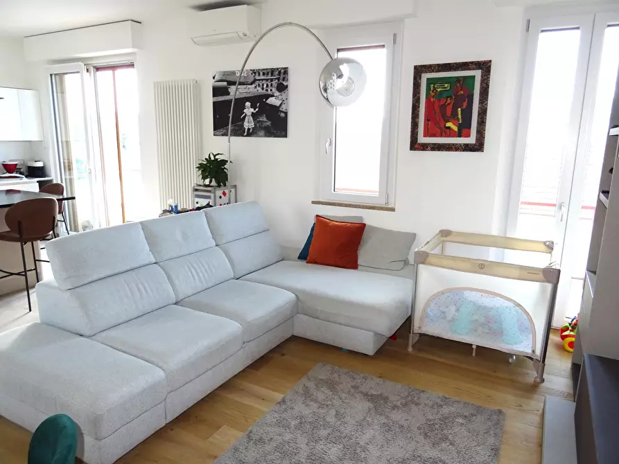 Immagine 11 di Trilocale in vendita  a Senigallia