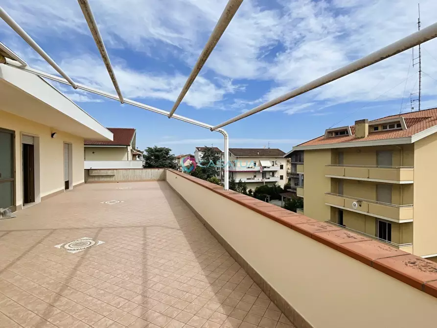 Immagine 10 di Attico in vendita  a Pineto