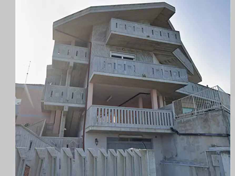 Immagine 2 di Porzione di casa in vendita  a Silvi