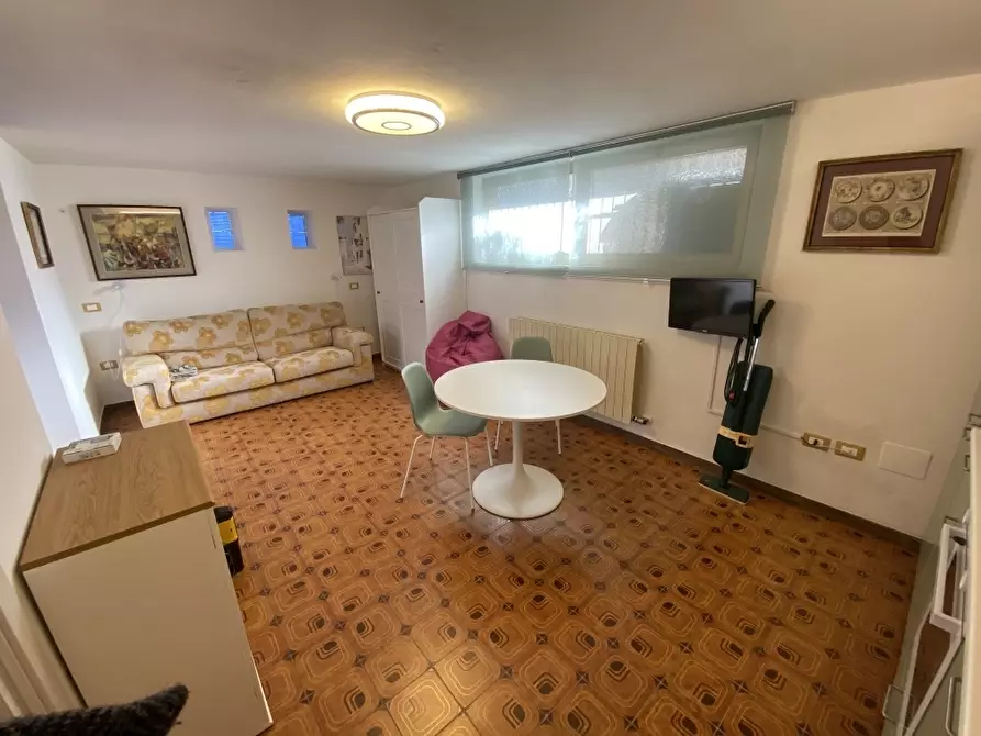 Immagine 1 di Porzione di casa in affitto  in Viale Giovanni da Verrazzano 17 a Carrara