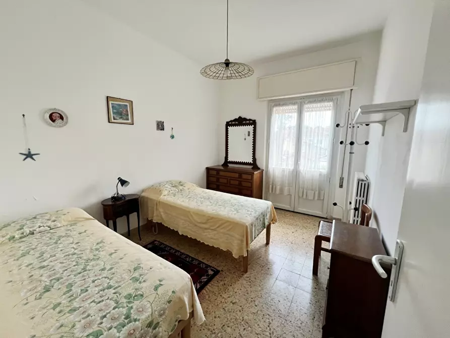 Immagine 13 di Casa trifamiliare in vendita  a Massa