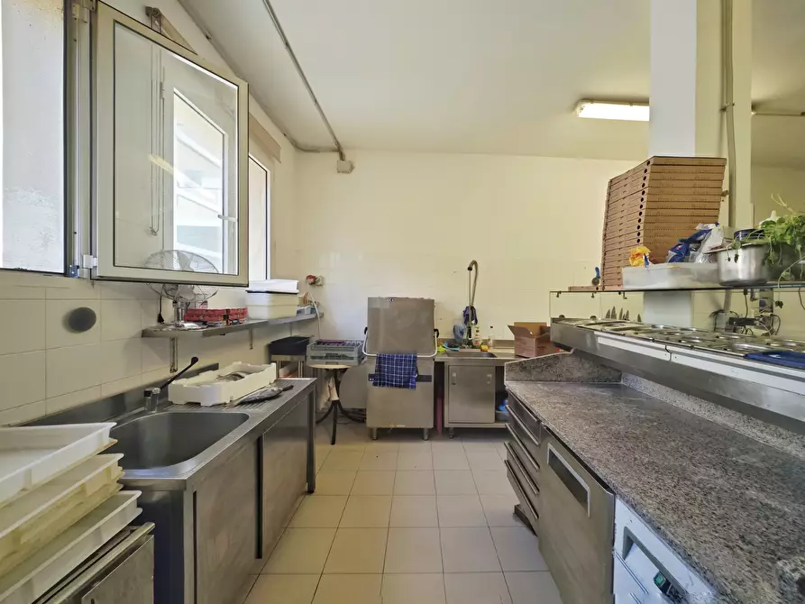 Immagine 85 di Locale commerciale in vendita  in Località Fiascherino 7 a Lerici