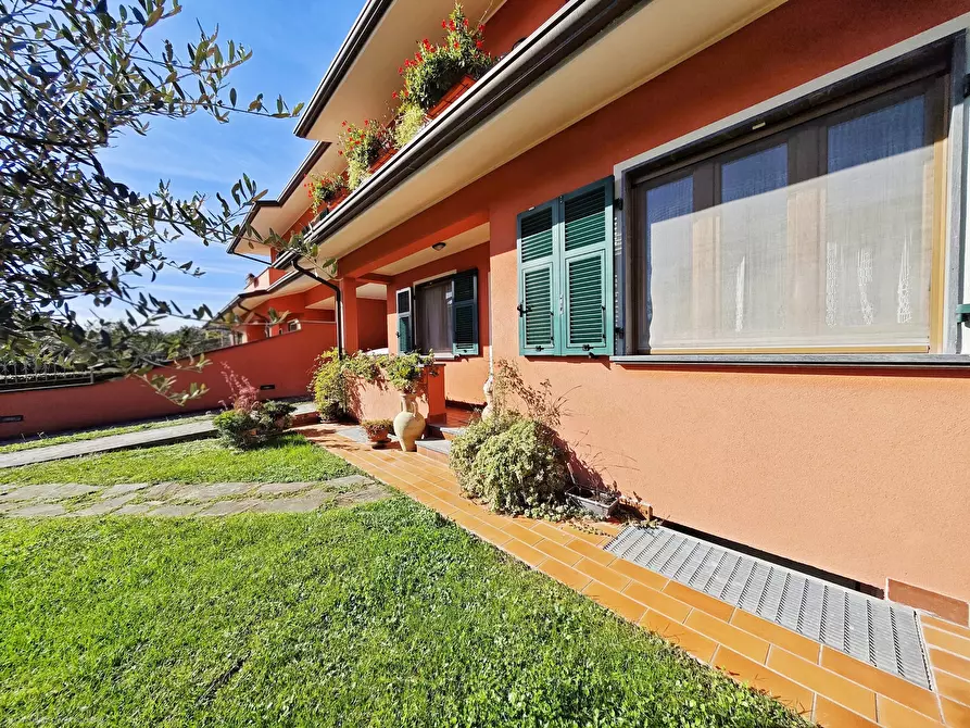 Immagine 2 di Villetta a schiera in vendita  in Via Fonda 11 a Fosdinovo