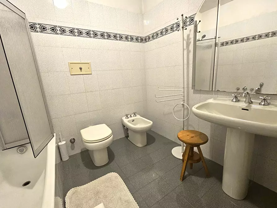 Immagine 18 di Quadrilocale in vendita  in Via Mazzini a Sarzana