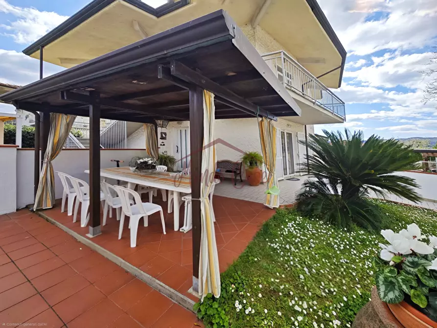 Immagine 1 di Porzione di casa in vendita  a Fosdinovo