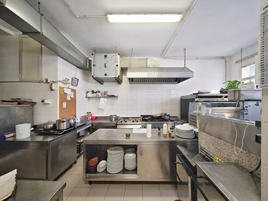 Immagine 74 di Locale commerciale in vendita  in Località Fiascherino 7 a Lerici