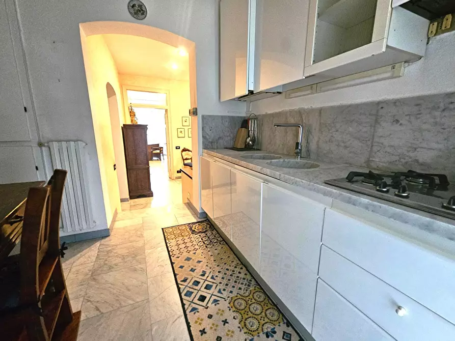 Immagine 9 di Quadrilocale in vendita  in Via Mazzini a Sarzana