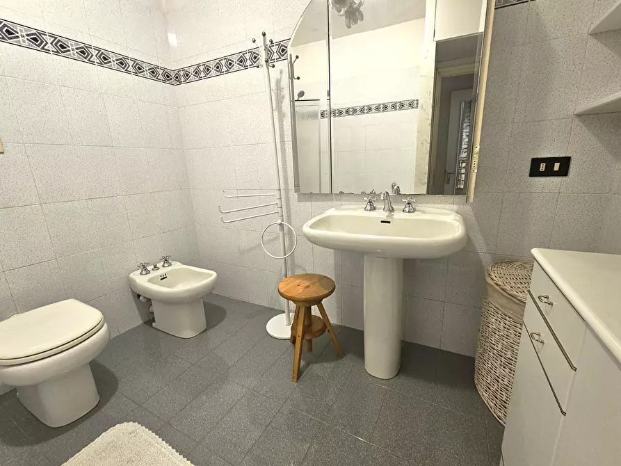 Immagine 19 di Quadrilocale in vendita  in Via Mazzini a Sarzana