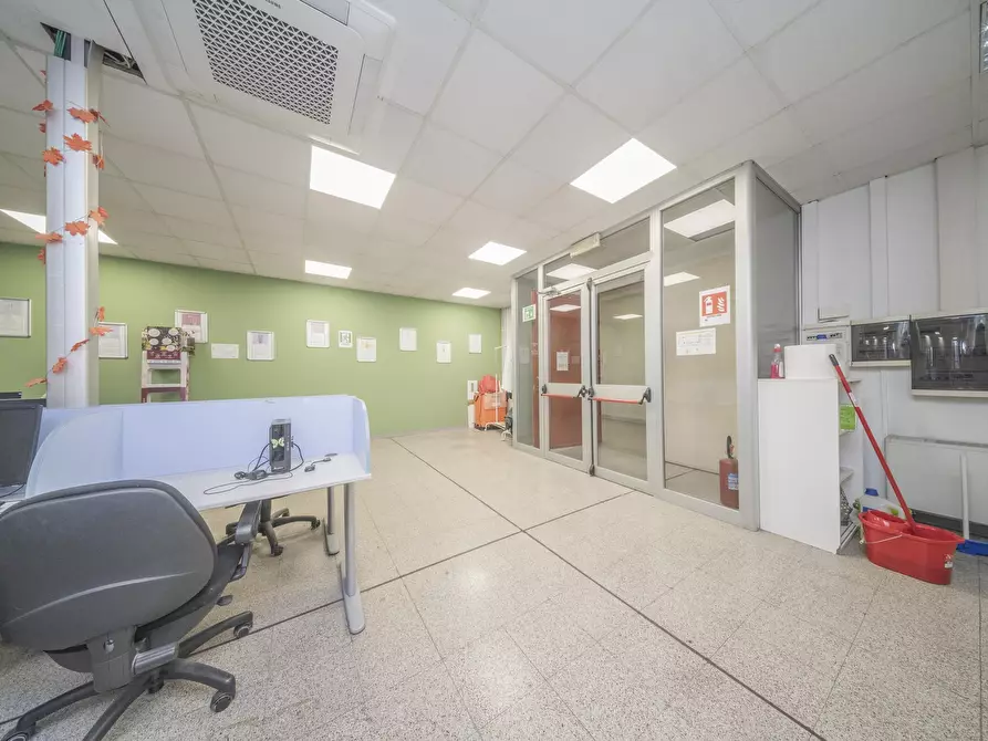 Immagine 13 di Ufficio in affitto  in Corso Svizzera 185 a Torino