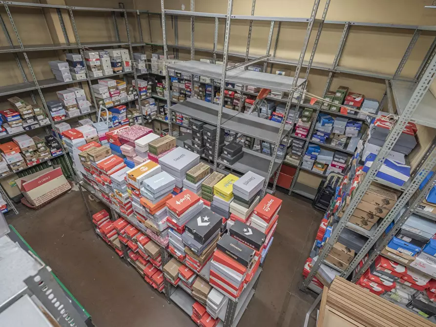 Immagine 15 di Attività commerciale in vendita  in Via Antonio Gramsci 15 a Torino