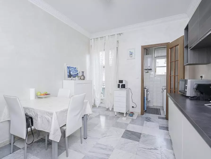 Immagine 6 di Trilocale in vendita  in Via Aosta 60 a Torino